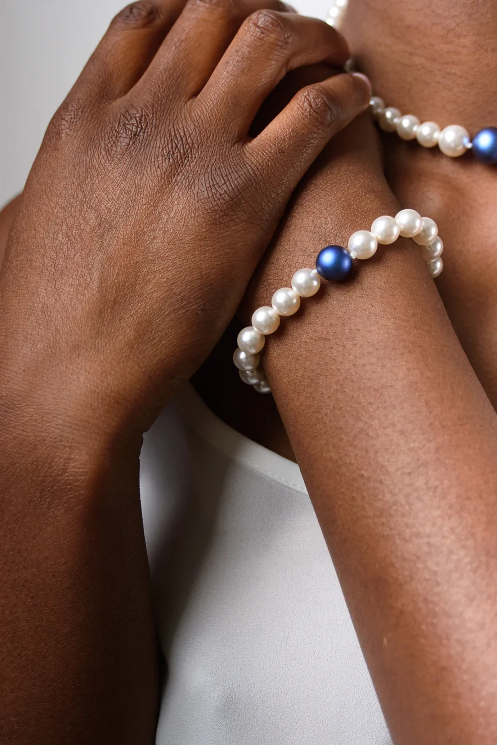 Swarovski Iridescent Dark Blue Pearl Bracelet Jamii